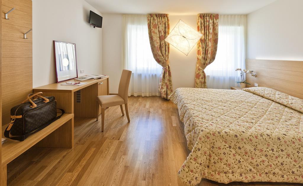 Hotel Romanda Levico Terme Exterior photo